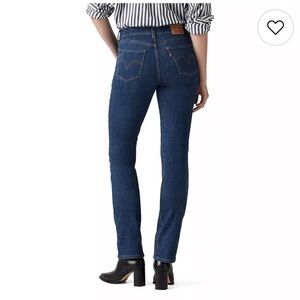 LEVI woman classic fit 5 pocket straight leg blue jeans